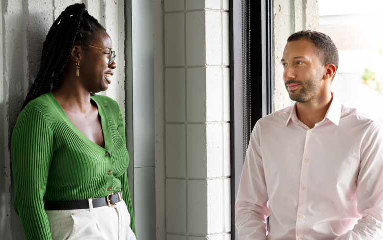 Dgeyne Dantiste, en compagnie de Guillaume Lemieux, agent-conseil, Services aux étudiants 