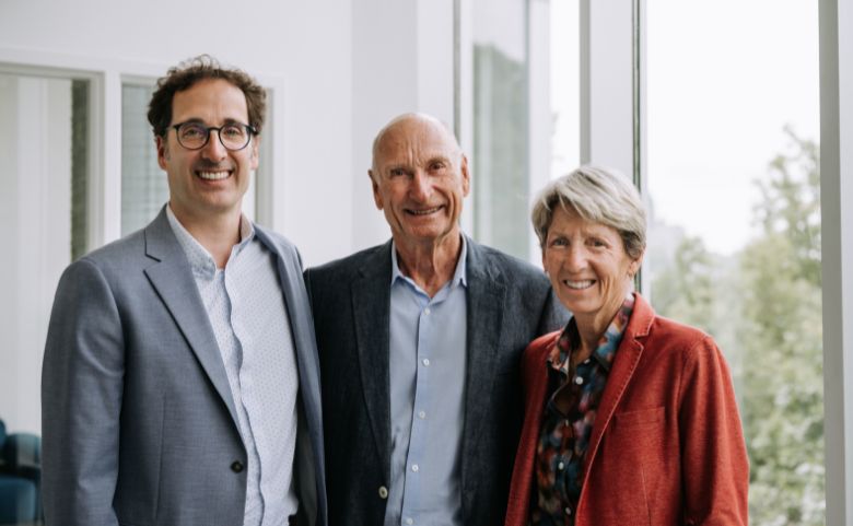 Jacques Lessard, son fils Martin à gauche et sa conjointe Lyne à droite