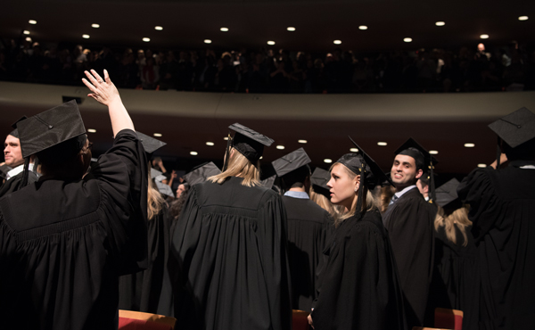 Félicitations aux 3073 nouveaux diplômés de 1er et 2e cycles!