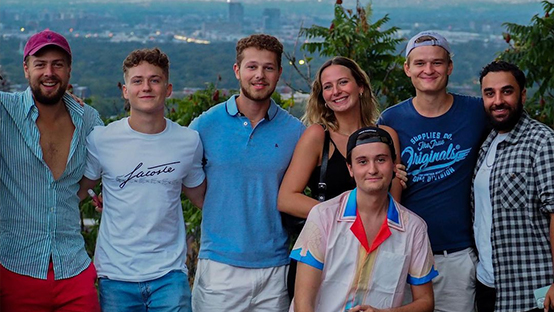 Groupe étudiant sur le Mont-Royal