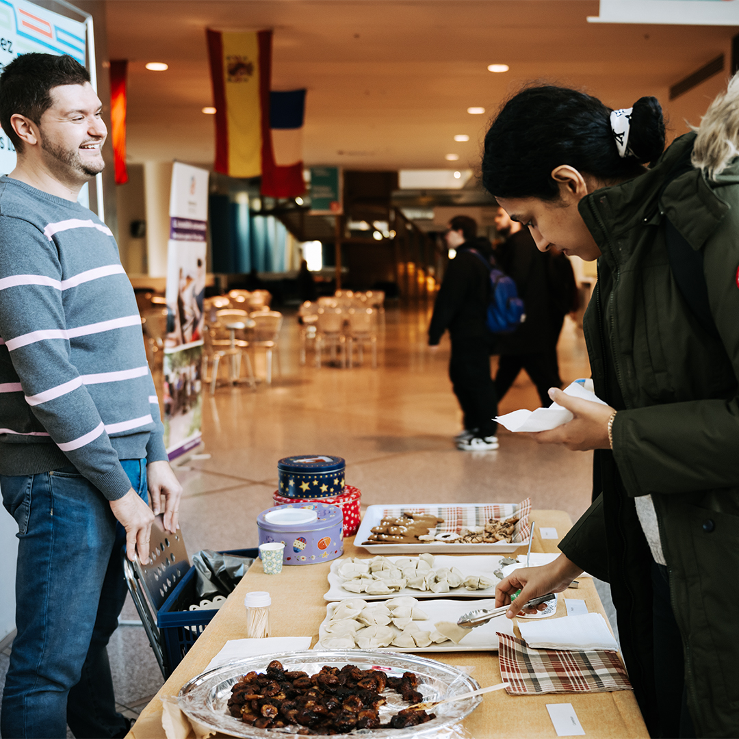 Qui cuisine quoi? Une dégustation culinaire Qui cuisine quoi? Une dégustation culinaire