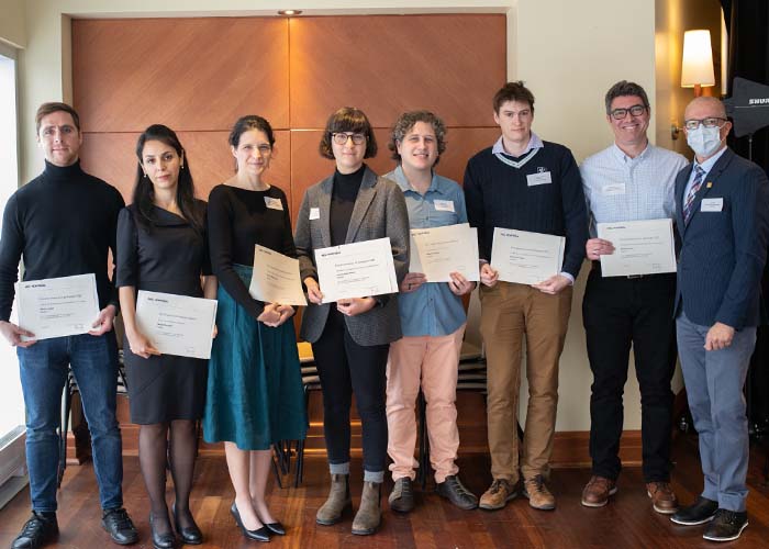 Les finalistes Pierre Lepage, Narges Sereshti, Mireille Mercier-Roy, Justine-Anne Rowell, Miguel Milanez, Florian Carichon et Renato Chaves, avec Guy Paré.