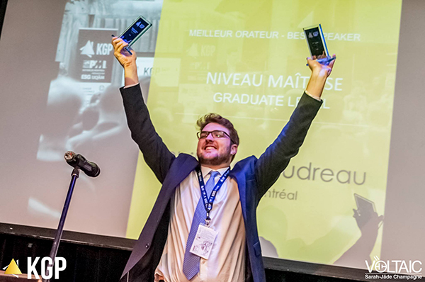 Philippe Goudreault (M. Sc.) reçoit le prix du meilleur orateur pour le 2e cycle.