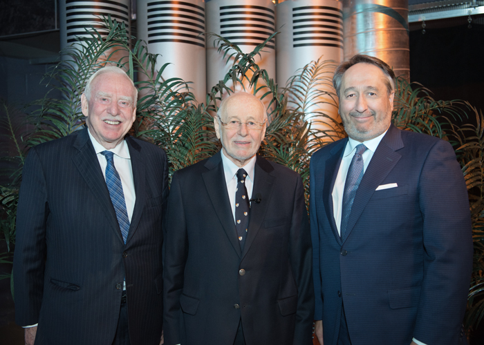 Robert Parizeau, coprésident du comité de coordination du fonds Gérard-Parizeau, Jacques Légaré, lauréat du prix Gérard-Parizeau 2017, et Michel Patry, directeur de HEC Montréal.