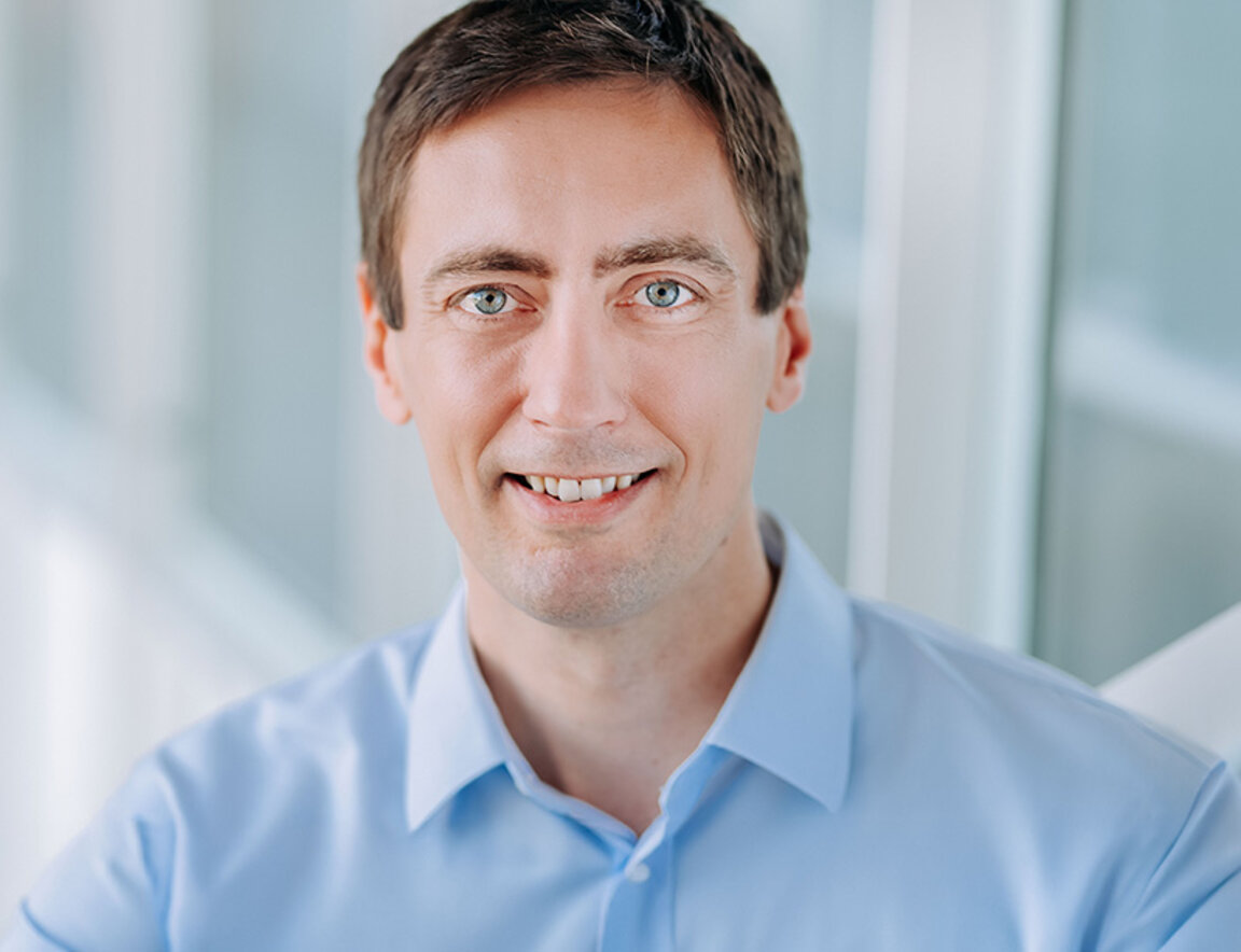 Le portrait de Nicolas Vincent, professeur titulaire au Département d’économie appliquée.