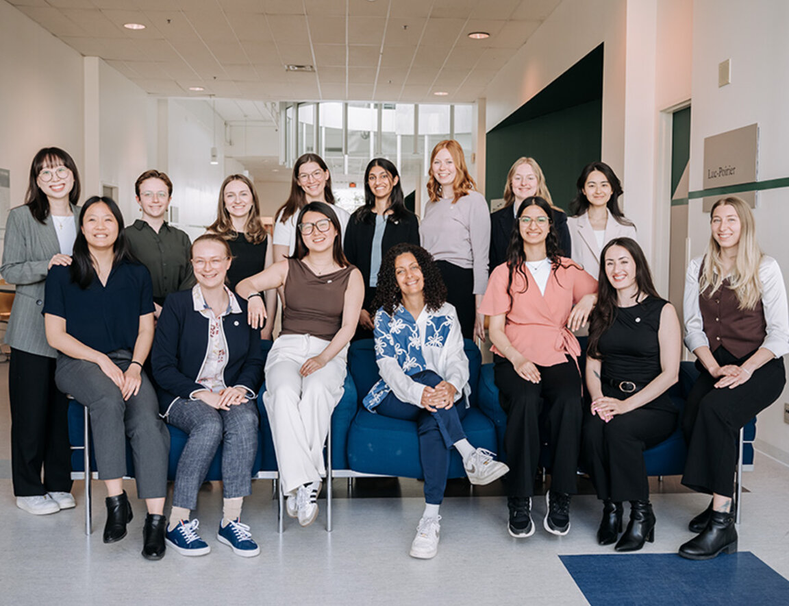 A group of fifteen people in an indoor space at HEC Montréal.