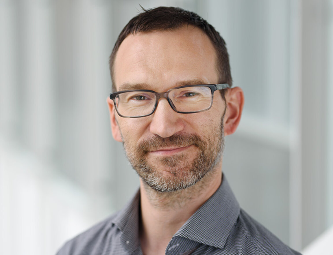Portrait du professeur Stefan Tams