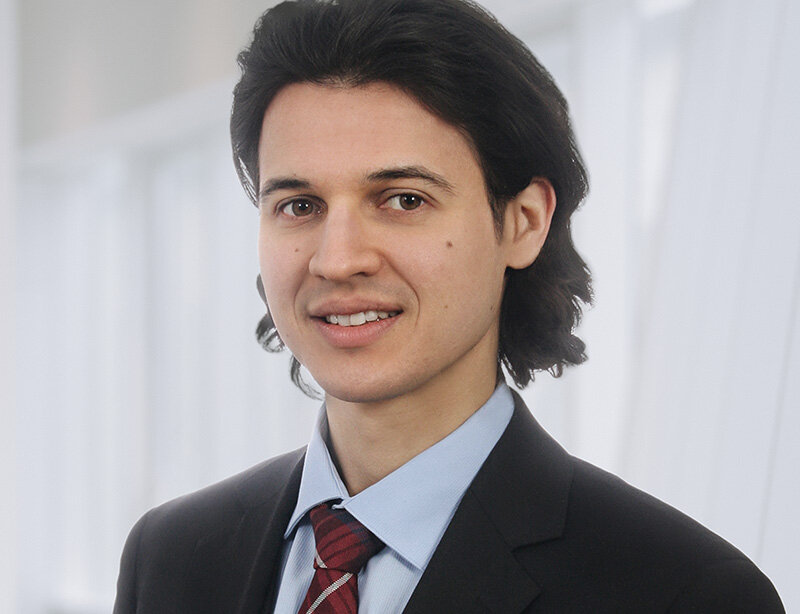 Portrait de Charles Cayrat, chercheur postdoctoral au Département de gestion des ressources humaines de HEC Montréal.