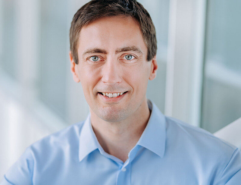 Le portrait de Nicolas Vincent, professeur titulaire au Département d’économie appliquée.