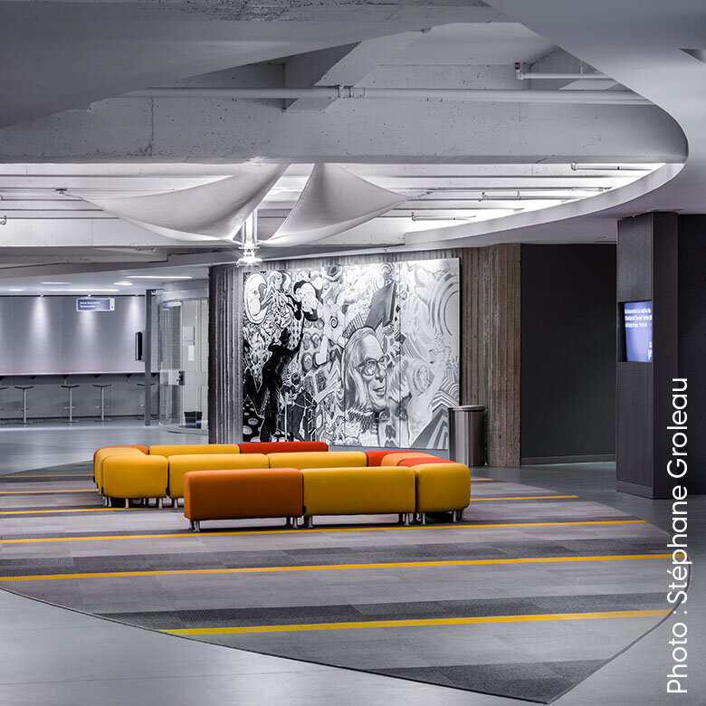 Hall d'entrée à l'édifice Decelles