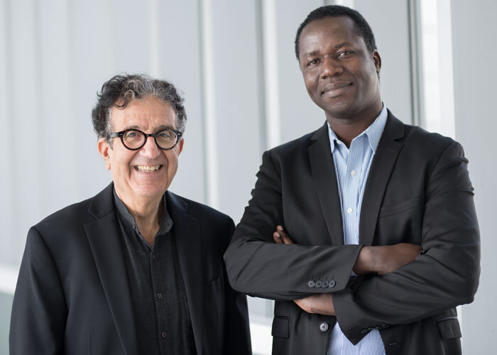 (De gauche à droite) le professeur Taïeb Hafsi et l’étudiant au doctorat Saouré Kouamé 