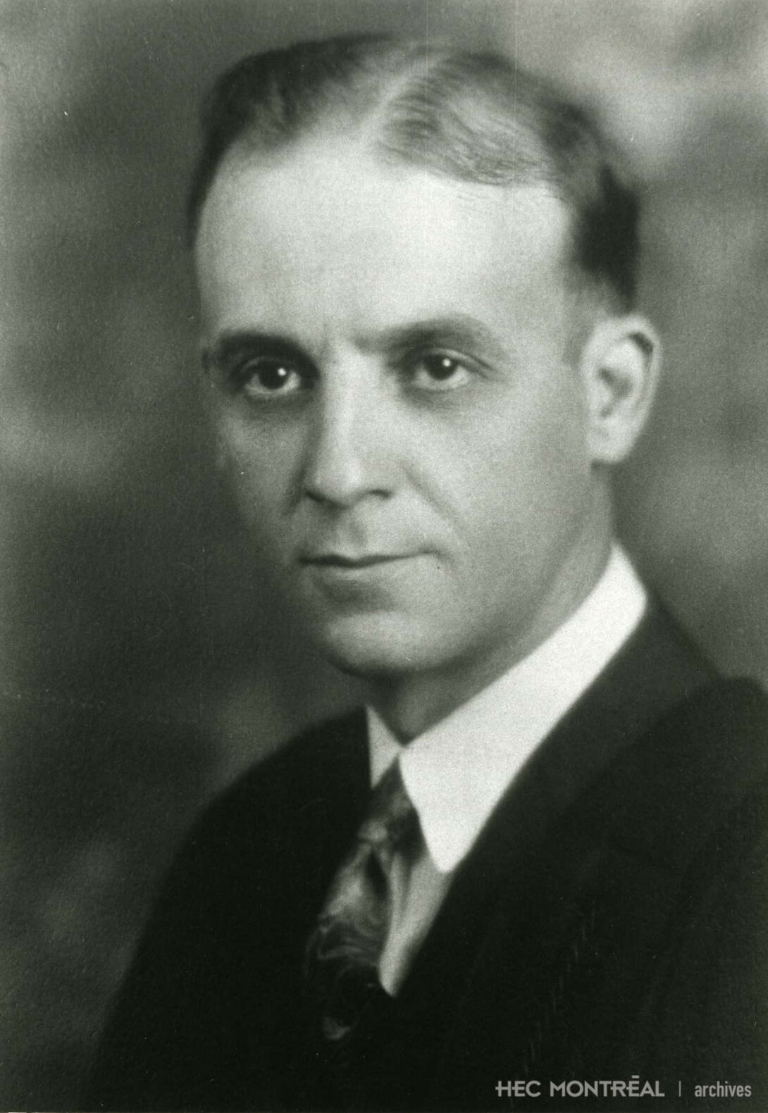    Description : Portrait d'Esdras Minville, directeur de l'École de 1938 à 1962. Date : ca 1930 Crédit photo : Photographe inconnu Cote archivistique : A008/XPH,0001