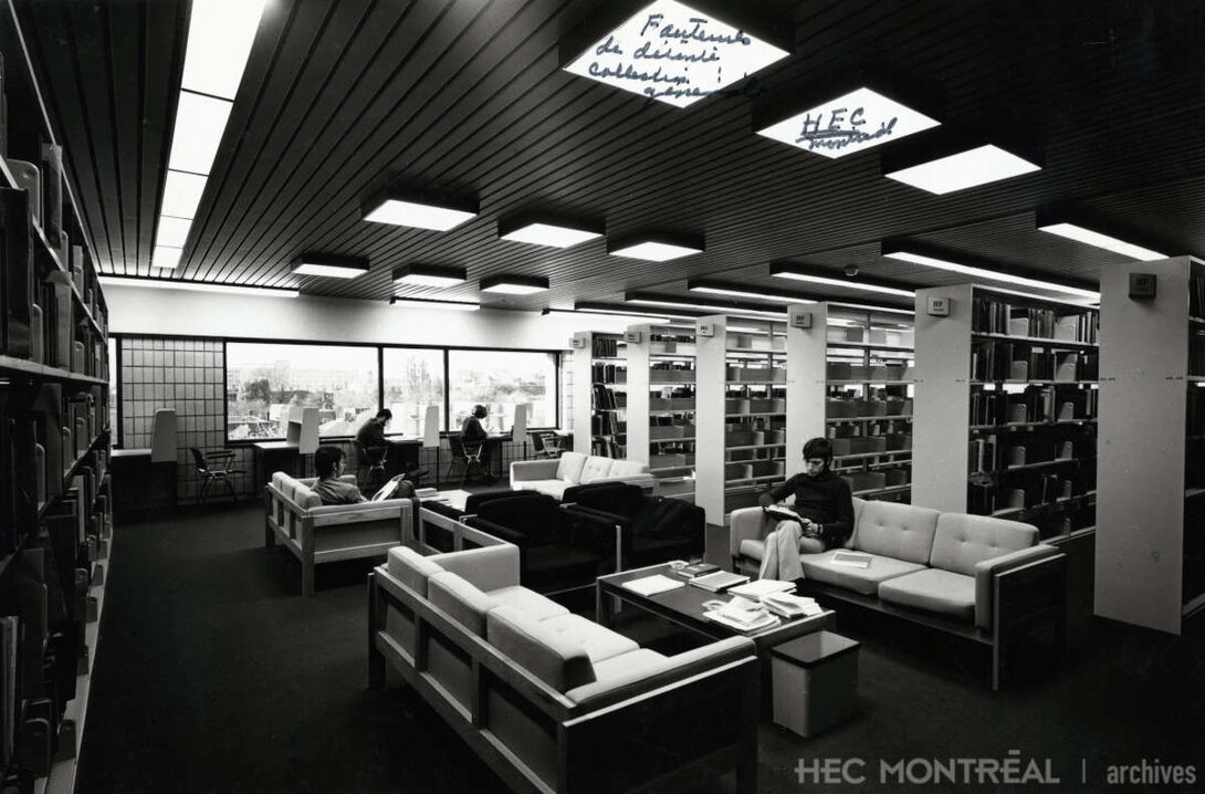   Description : Espace de lecture de la bibliothèque, édifice Decelles. Date : Inconnue Crédit photo : Photographe inconnu Cote archivistique : A011/XPH,0019