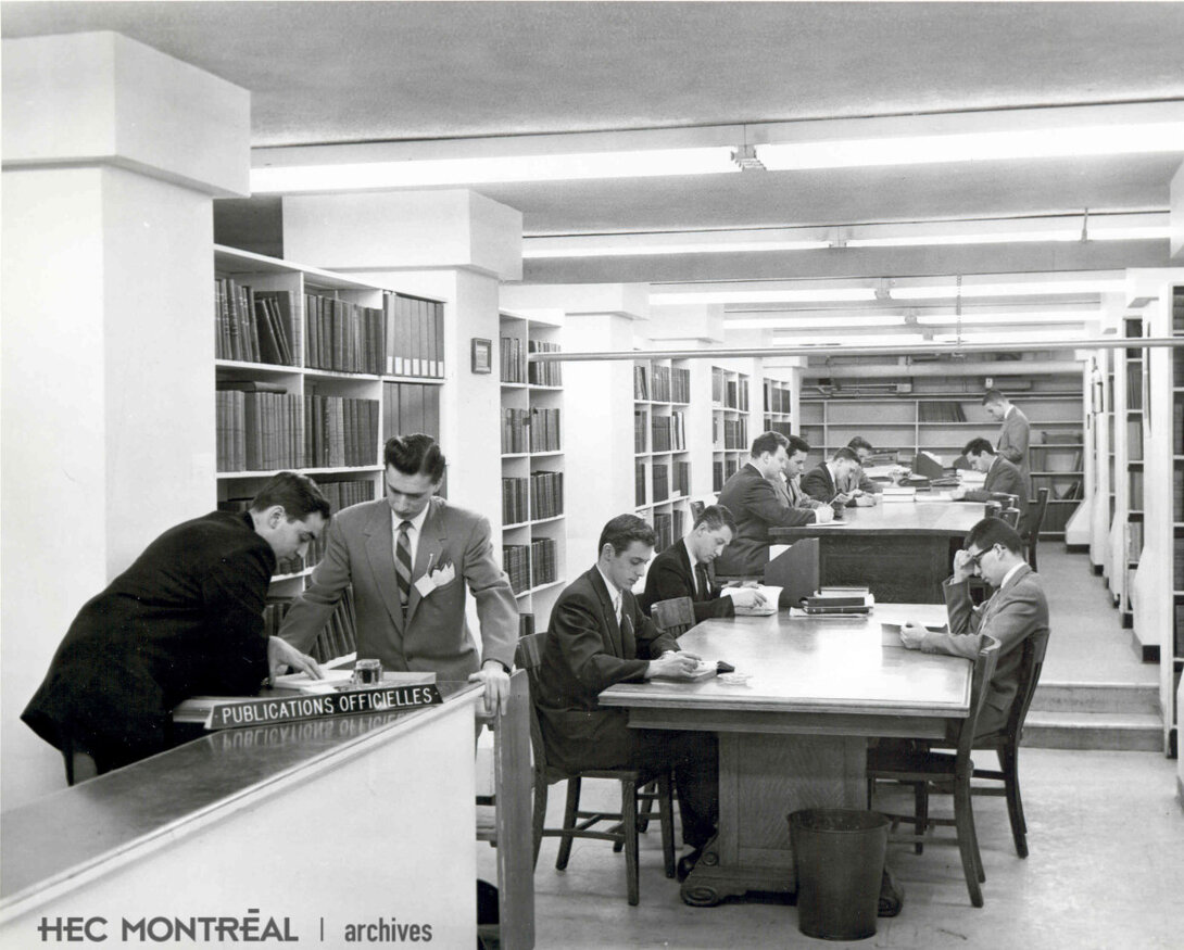   Description : Service des publications officielles de la bibliothèque des HEC. Date : ca 1960 Crédit photo : Photographe inconnu Cote archivistique : A011/XPH,0025