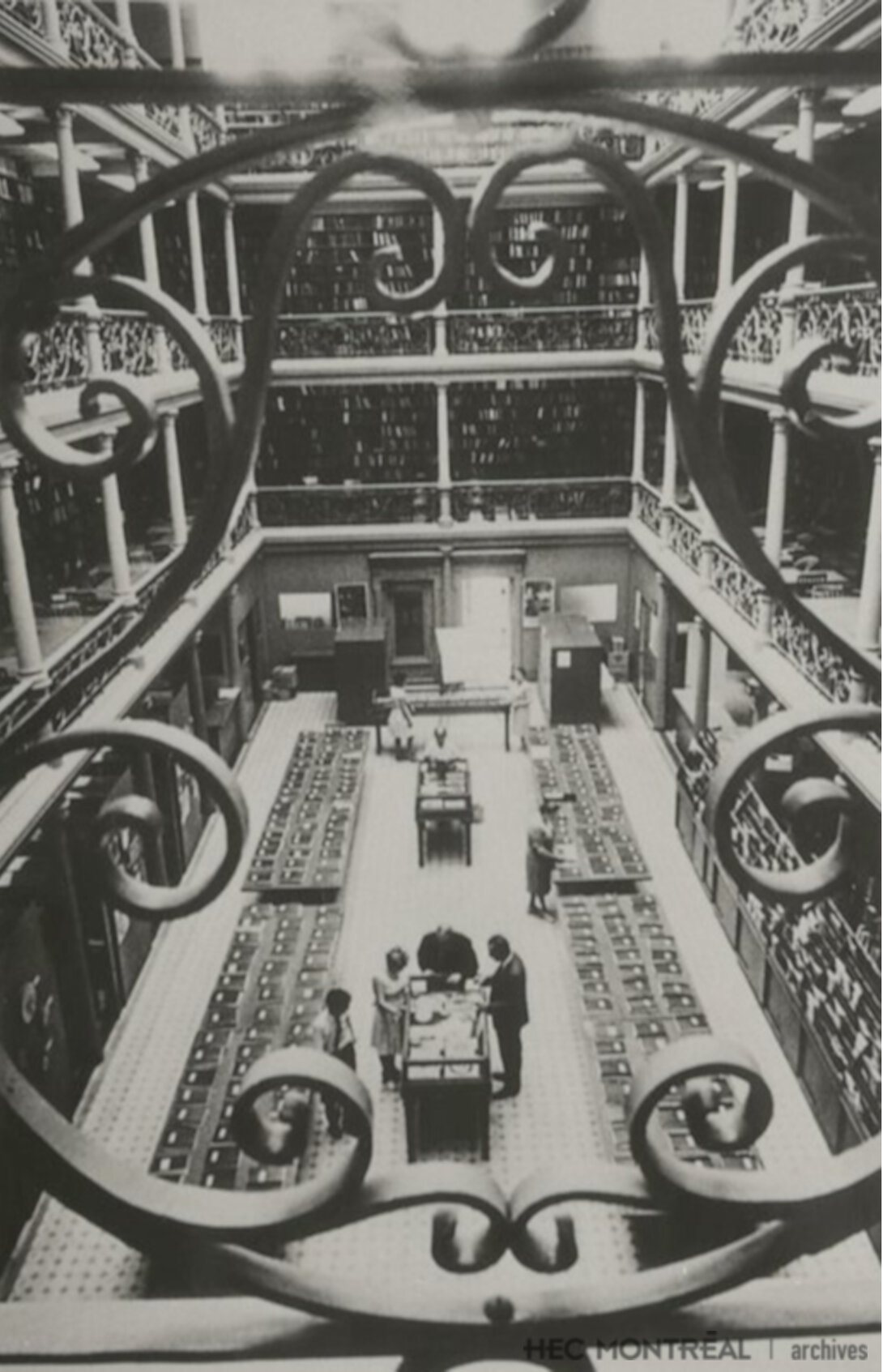   Description : Bibliothèque du premier immeuble de l'École, rue Viger.    Date : Incnonnue  Crédit photo : Photographe inconnu Cote archivistique : A011/XPH,0039