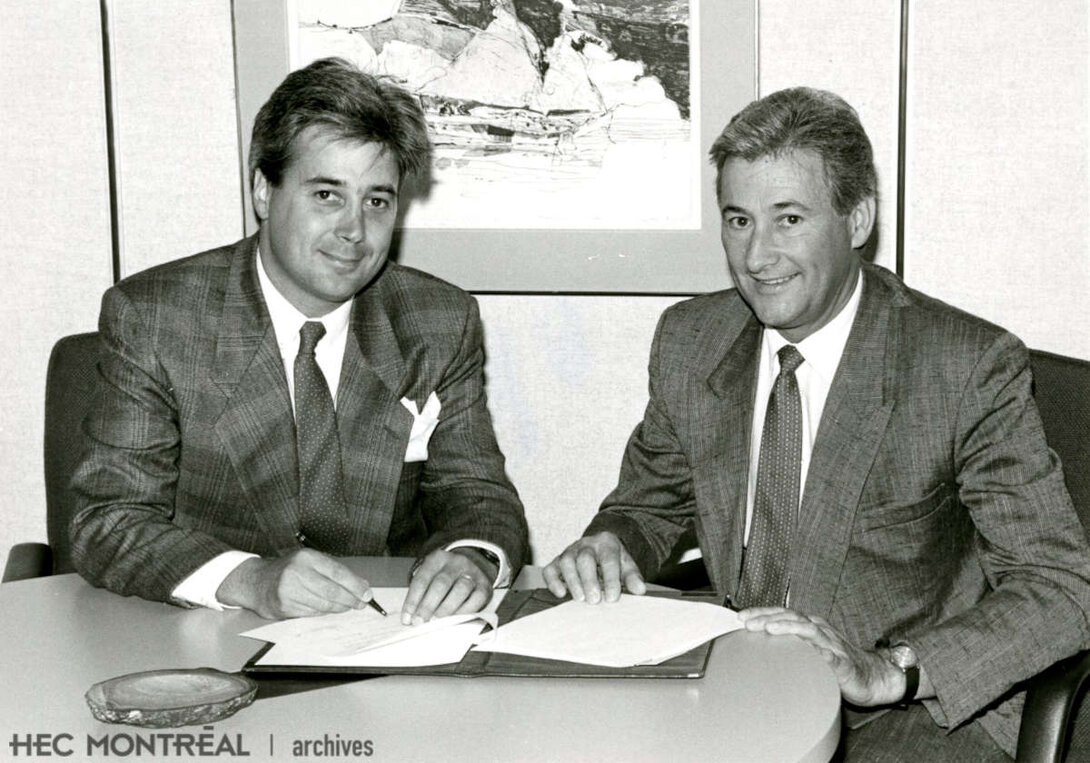   Description : Jean Chagnon et Jean-Denis Duquette lors de la création du programme de bourses Lallemand. Date : 1988 Crédit photo : Photographe inconnu Cote archivistique : A032/XPH,0009