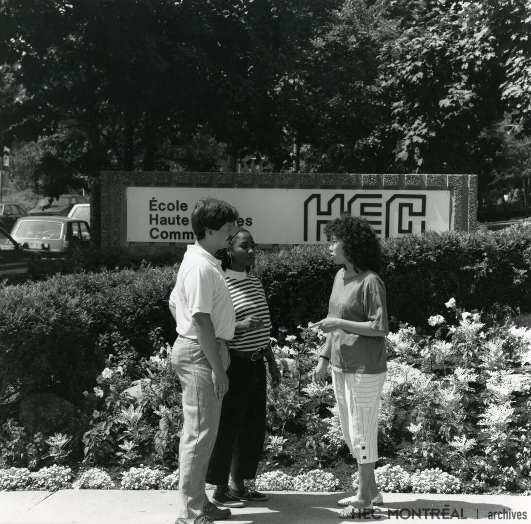   Description : Photographie tirée de la brochure faisant la promotion du programme de B.A.A. 1989-1990. Date : 1989 Crédit photo : Photographe inconnu Cote archivistique : A054/X99,0007