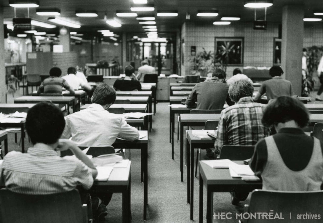   Description : Bibliothèque, édifice Decelles. Date : ca 1985 Crédit photo : Photographe inconnu Cote archivistique : A055/XPH,0011
