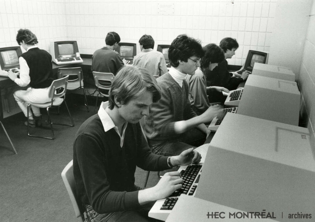   Description : Local informatique, édifice Decelles. Date : ca 1985 Crédit photo : Photographe inconnu Cote archivistique : A055/XPH,0011