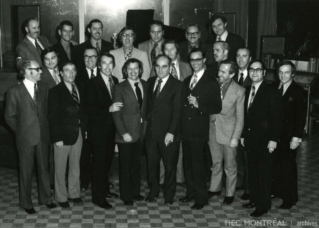   Description : Diplômés HEC de 1952 lors d'une fête de retrouvailles au Chanteclerc. Date : 1973 Crédit photo : Photographe inconnu Cote archivistique : P001/XPH,0021  