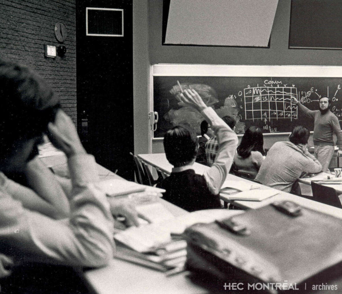   Description : Salle de classe, édifice Decelles de HEC. Date : 1974 Crédit photo : Photographe inconnu Cote archivistique : P001/XPH,0023