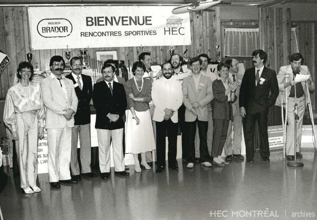   Description : Comité organisateur des rencontres sportives. Date : 1985 Crédit photo : Photographe inconnu Cote archivistique : P001/XPH,0909