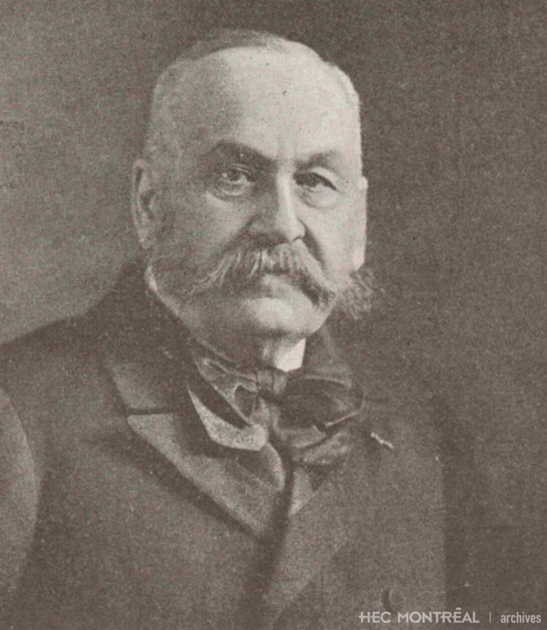   Description : Portrait de Joseph-Xavier Perrault, l'un des fondateur de la Chambre de commerce.          Date : ca 1880 Crédit photo : Photographe inconnu Cote archivistique : P003/X99,0001