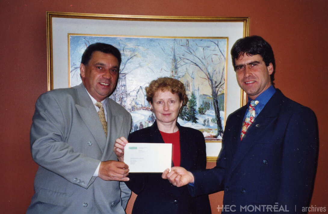   Description : Marie-Claire Malo s'est beaucoup intéressée à l'apport des Corporations de développement économique communautaire au cours de sa carrière de chercheuse à HEC Montréal. Date : [1990-2000] Crédit photo : Photographe inconnu Cote archivistique : P007/XPH,003
