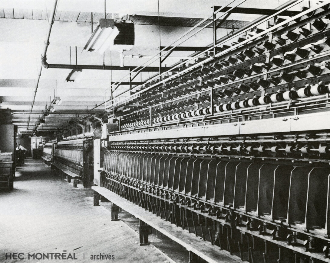   Description : Machines de l'usine Tricofil Date : Inconnue Crédit photo : Photographe inconnu Cote archivistique : P008/W1,0001