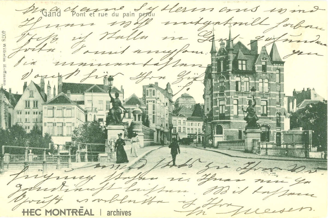   Description : Carte postale montrant le pont et la rue du Pain perdu, à Gand, en Belgique. Date : Inconnue Crédit photo : Photographe inconnu Cote archivistique : P017/X99,0001