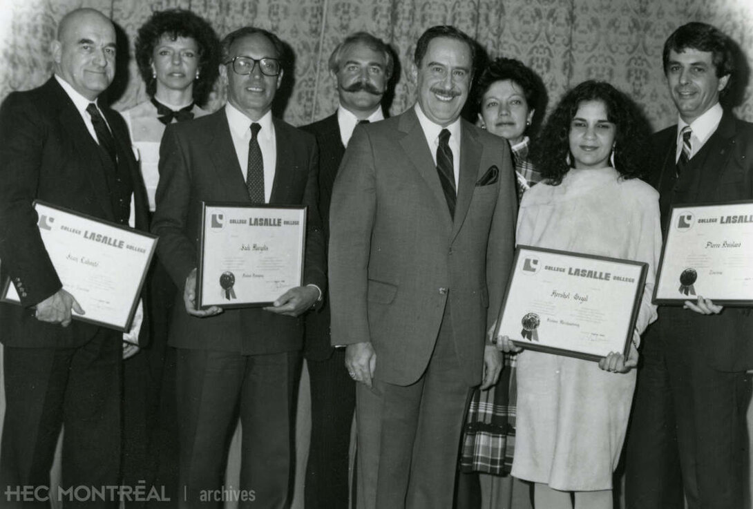   Description : Remise de diplômes.  Date : 1980 Crédit photo : Photographe inconnu Cote archivistique : P022/x99,0003