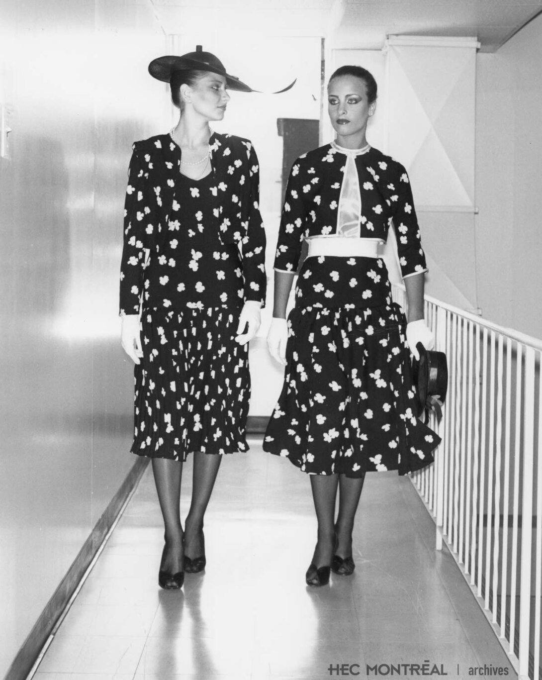   Description : Défilé des étudiants en Design de mode du Collège LaSalle. Date : ca 1990 Crédit photo : Photographe inconnu Cote archivistique : P022/x99,0001