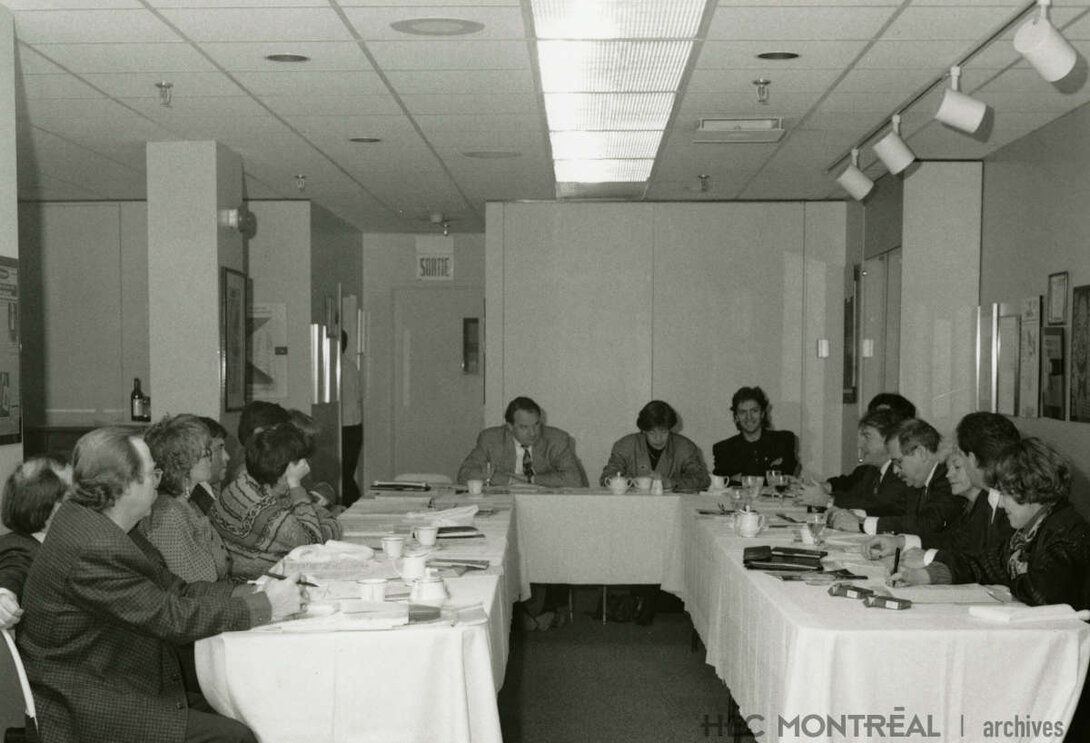   Description : Assemblée du conseil d'administration du Publicité Club de Montréal. Date : 1991 Crédit photo : Photographe inconnu Cote archivistique : P023/X99,0001