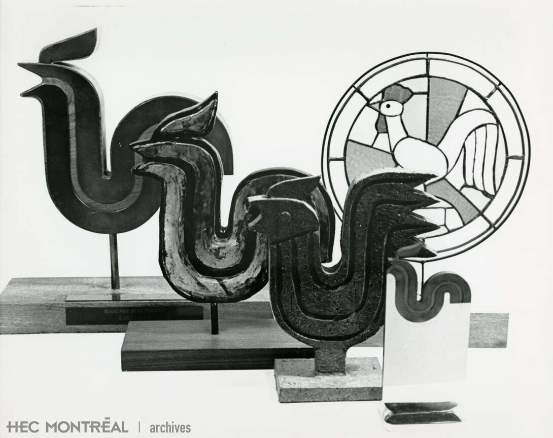   Description : Évolution des trophées Coqs d'or au fil des ans. Date : ca 1989 Crédit photo : Photographe inconnu Cote archivistique : P023/X99,0001