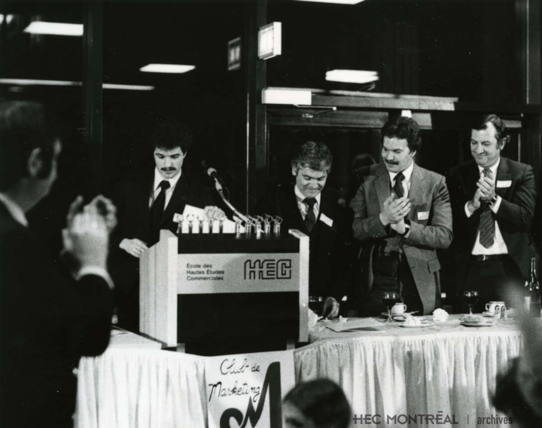   Description : Hommage à Pierre Laurin. Dîner organisé par les étudiants du Club de Marketing (SRA-HEC).  Date : 1982 Crédit photo : Photographe inconnu Cote archivistique : P032/XPH,0003