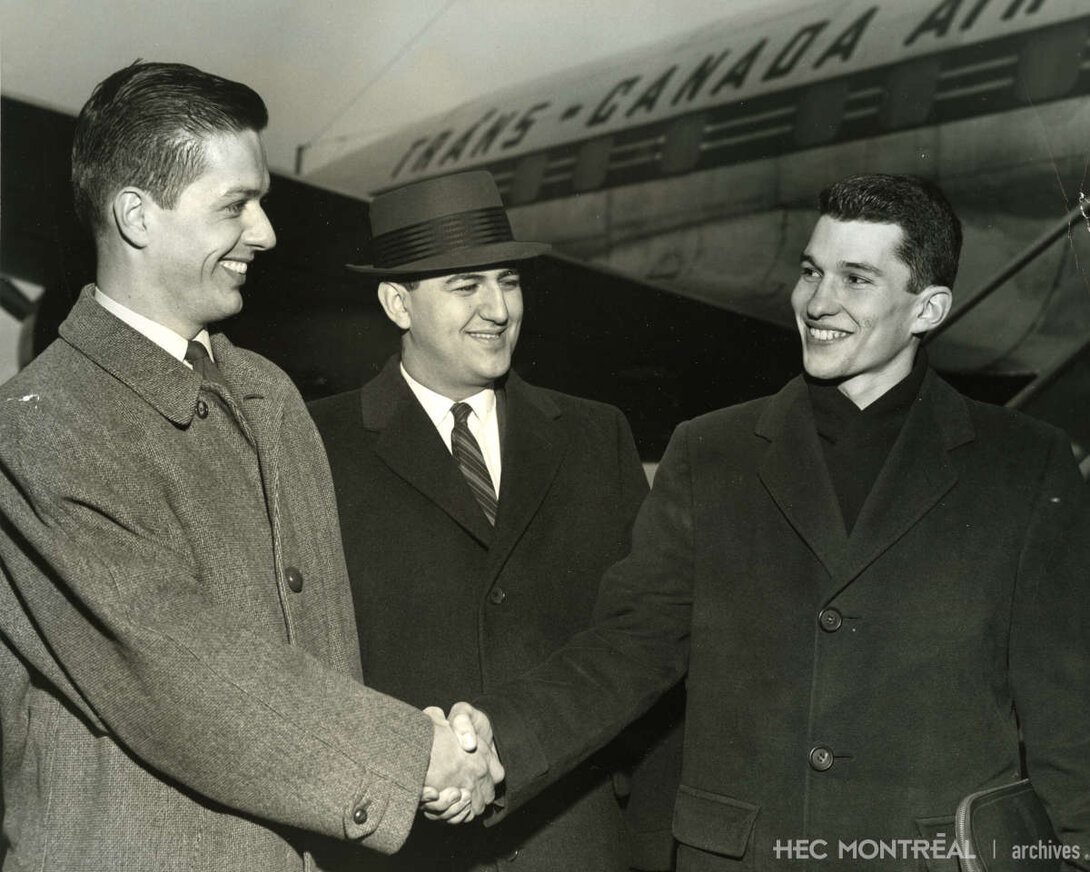   Description : Des étudiants HEC Montréal avant leur départ pour Cologne, en Allemagne.  Date : 1959 Crédit photo : Ed. Bermingham Reg'd Cote archivistique : P036/XPH,0001