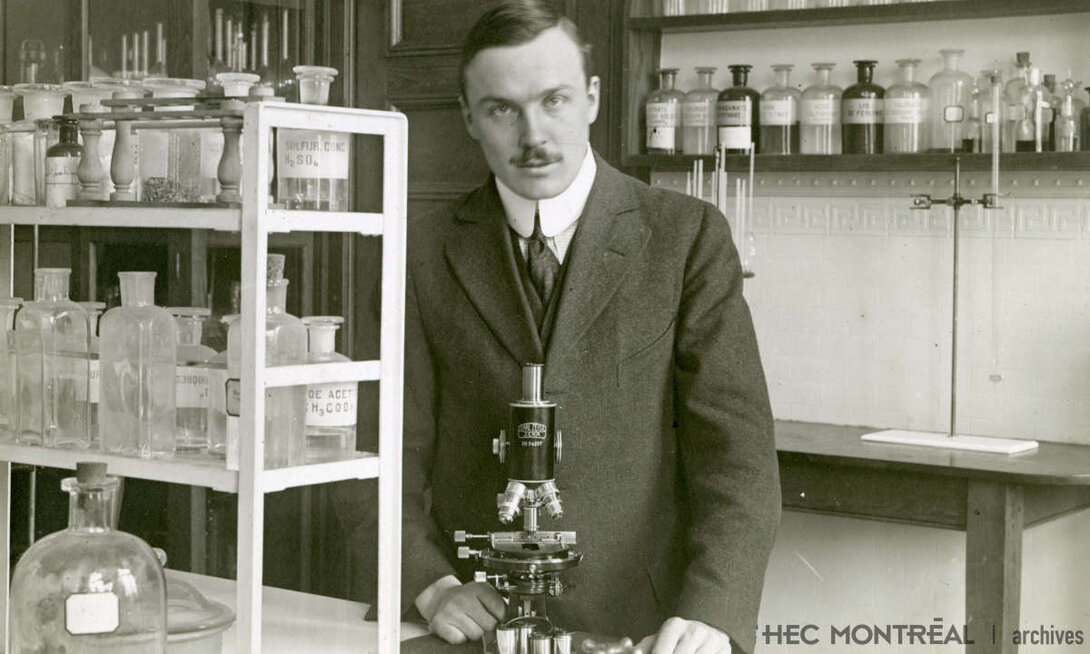   Description : Portrait de Jean-Paul Riou. Date : ca 1925 Crédit photo : Photographe inconnu Cote archivistique : P042/X99,0001