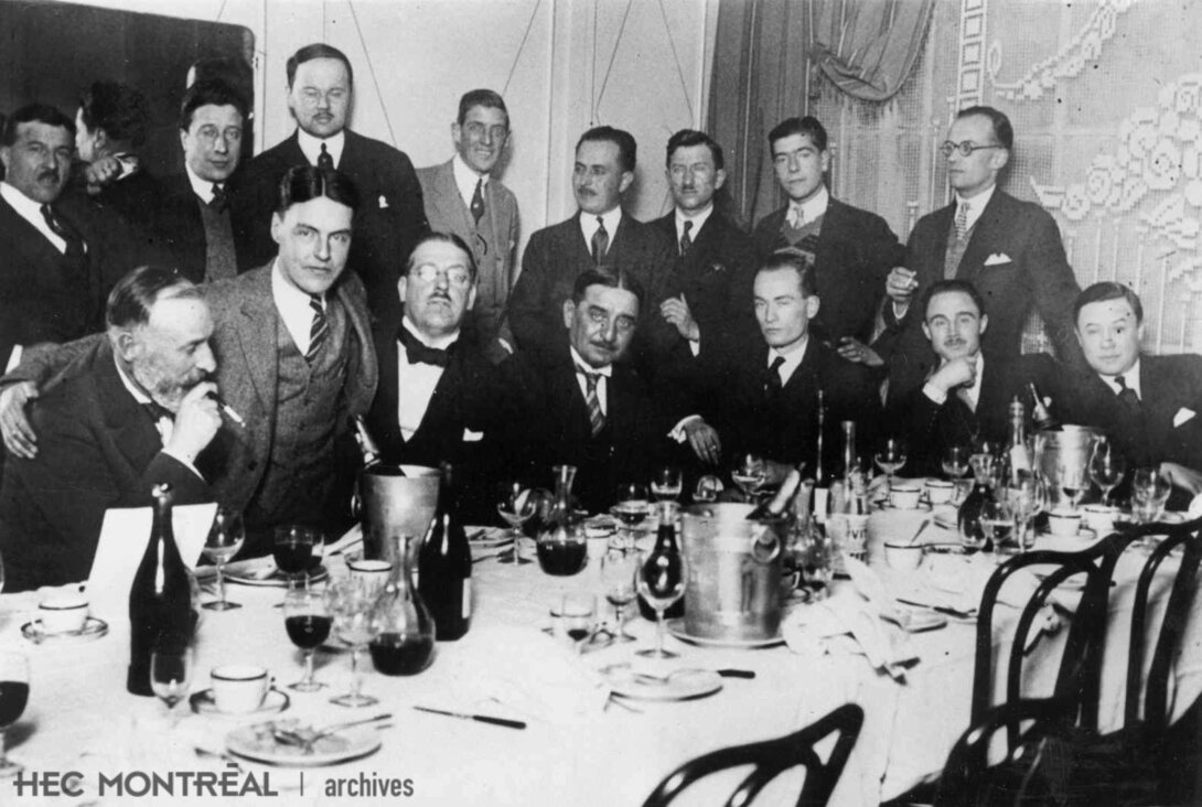   Description : Membres des Agences anglo-américaines de reportage photographique et de la Presse filmée.  Date : 1925 Crédit photo : Photographe inconnu Cote archivistique : P046/X,0010