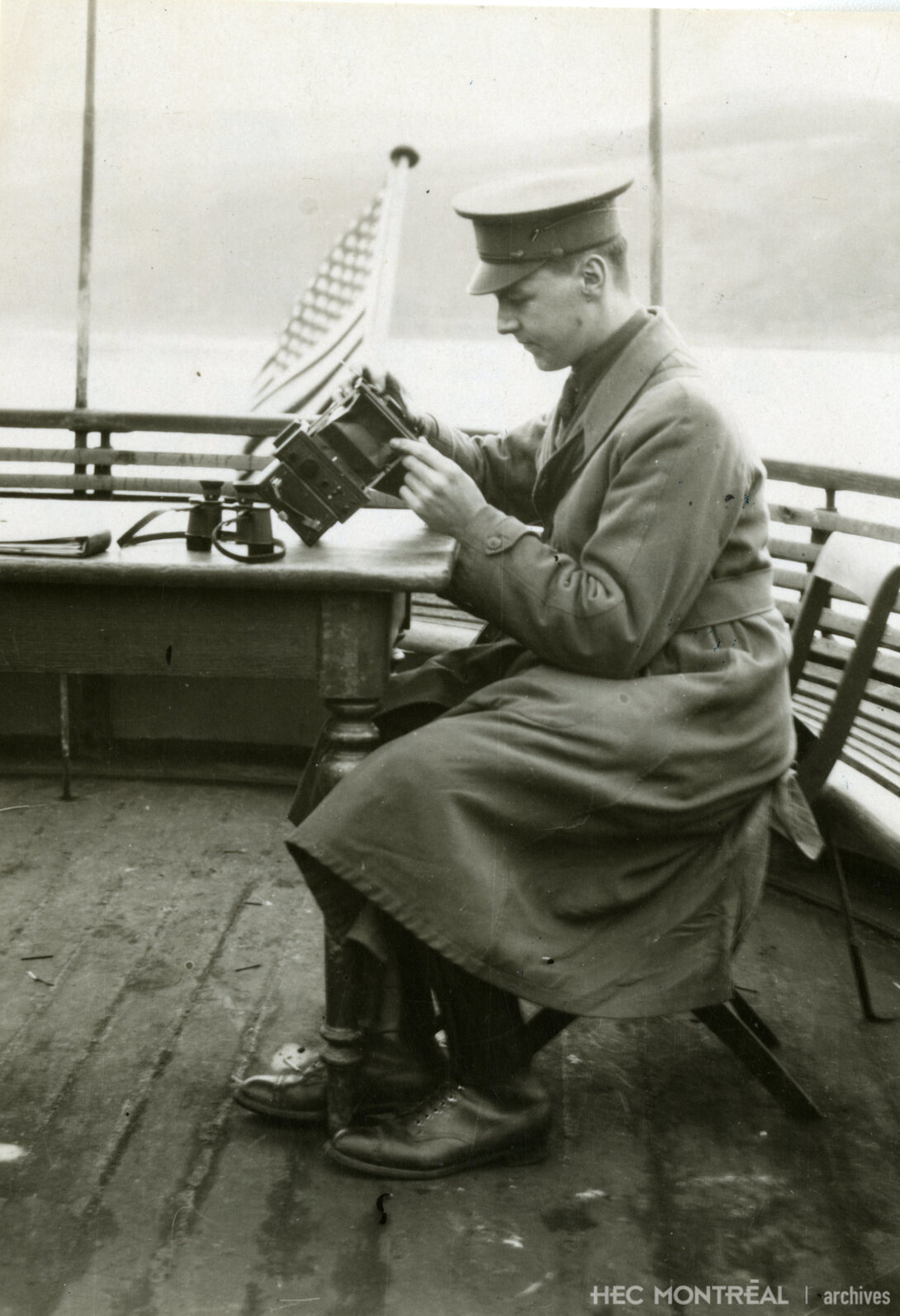   Description : Émile Barrière en excursion sur le Rhin, en Allemagne, pendant l'occupation de Koblentz. Date : ca 1919 Crédit photo : Photographe inconnu Cote archivistique : P046/X,0017