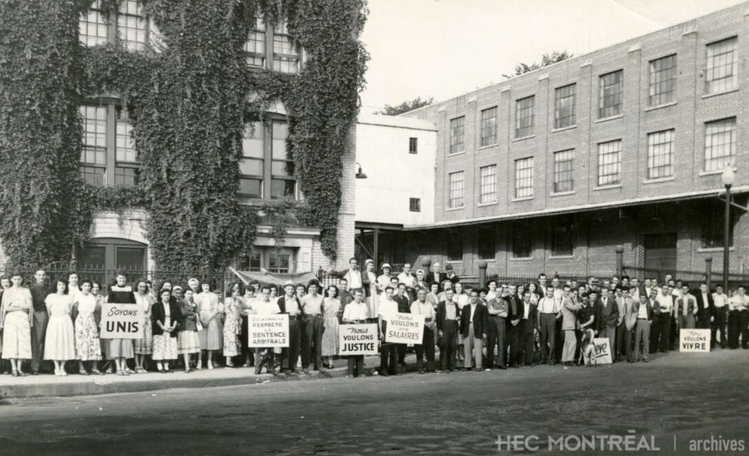   Description : Employés en grève de l'usine. Date : 1950 Crédit photo : Photographe inconnu Cote archivistique : P051/XPH-0015