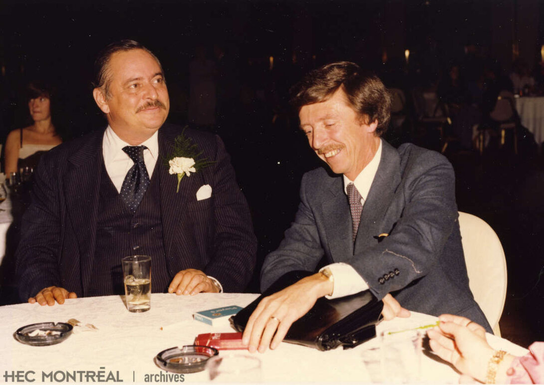   Description : Jacques Parizeau et Jean-Guy Rousseau lors d'une soirée de gala au Château Champlain. Date : ca 1980 Crédit photo : Photographe inconnu Cote archivistique : P066/X99,0001