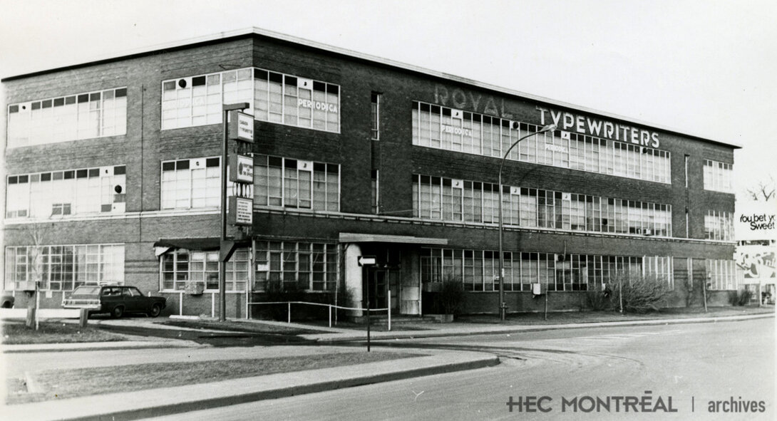   Description : Édifice de Canada Dactylographe Inc. situé sur l'avenue du Parc à Montréal. Date : [196-?] Crédit photo : Photographe inconnu Cote archivistique : P073/X99,0003