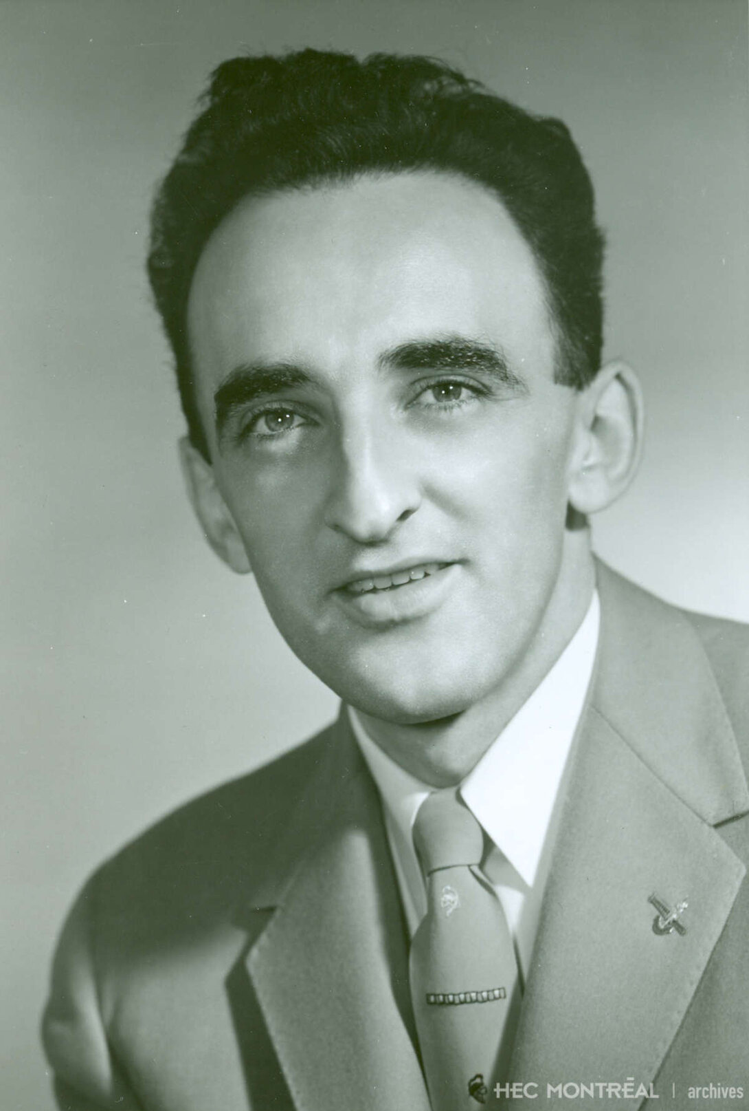   Description : Portrait de Roger Néron. Date : ca 1958 Crédit photo : Arnott & Rogers Cote archivistique : P074/XPH,0030