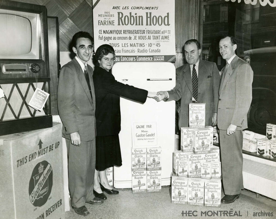   Description : Gagnante du concours « Je vous ai tant aimé » organisé par Robin Hood. Date : 1958 Crédit photo : J.N. Goudreault photos Cote archivistique : P074/XPH,0001
