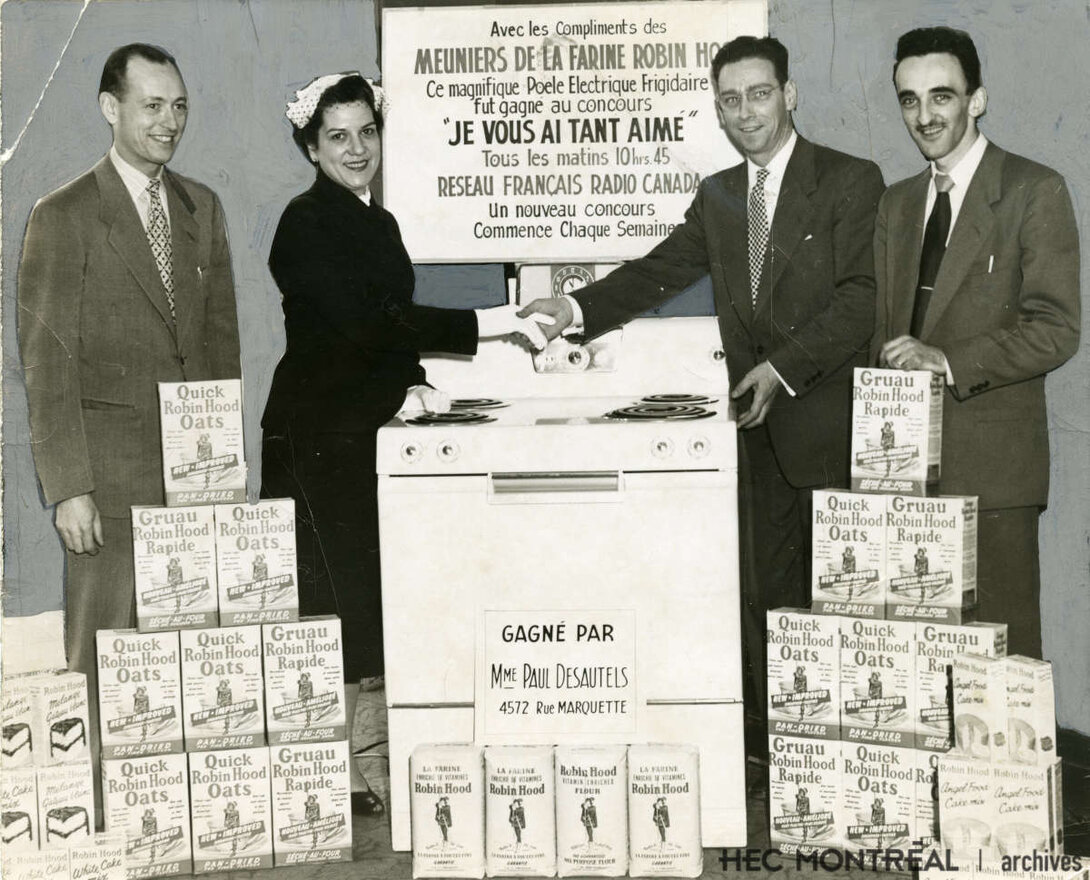   Description : Gagnante du concours « Je vous ai tant aimé » organisé par Robin Hood. Date : 1958 Crédit photo : J.N. Goudreault photos Cote archivistique : P074/XPH,0001