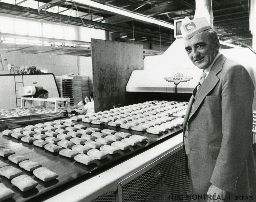   Description : Roger Néron, président-directeur général de Culinar Inc. Date : 1980 Crédit photo : Jules Blouin Cote archivistique : P074/XPH,0017