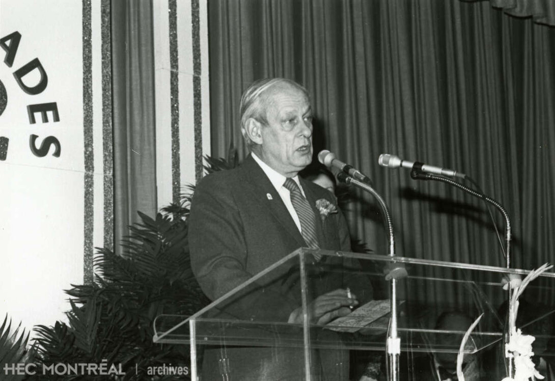   Description : Le premier ministre René Lévesque lors du Gala des Mercuriades 1982. Date : 1982 Crédit photo : Photographe inconnu Cote archivistique : P076/X99,0001