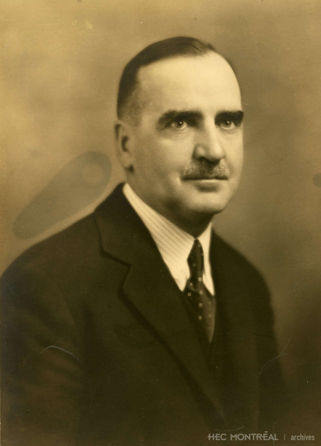   Description : Portrait d'Alphonse Raymond. Date : Inconnue Crédit photo : Photographe inconnu Cote archivistique : P078/Z,0001