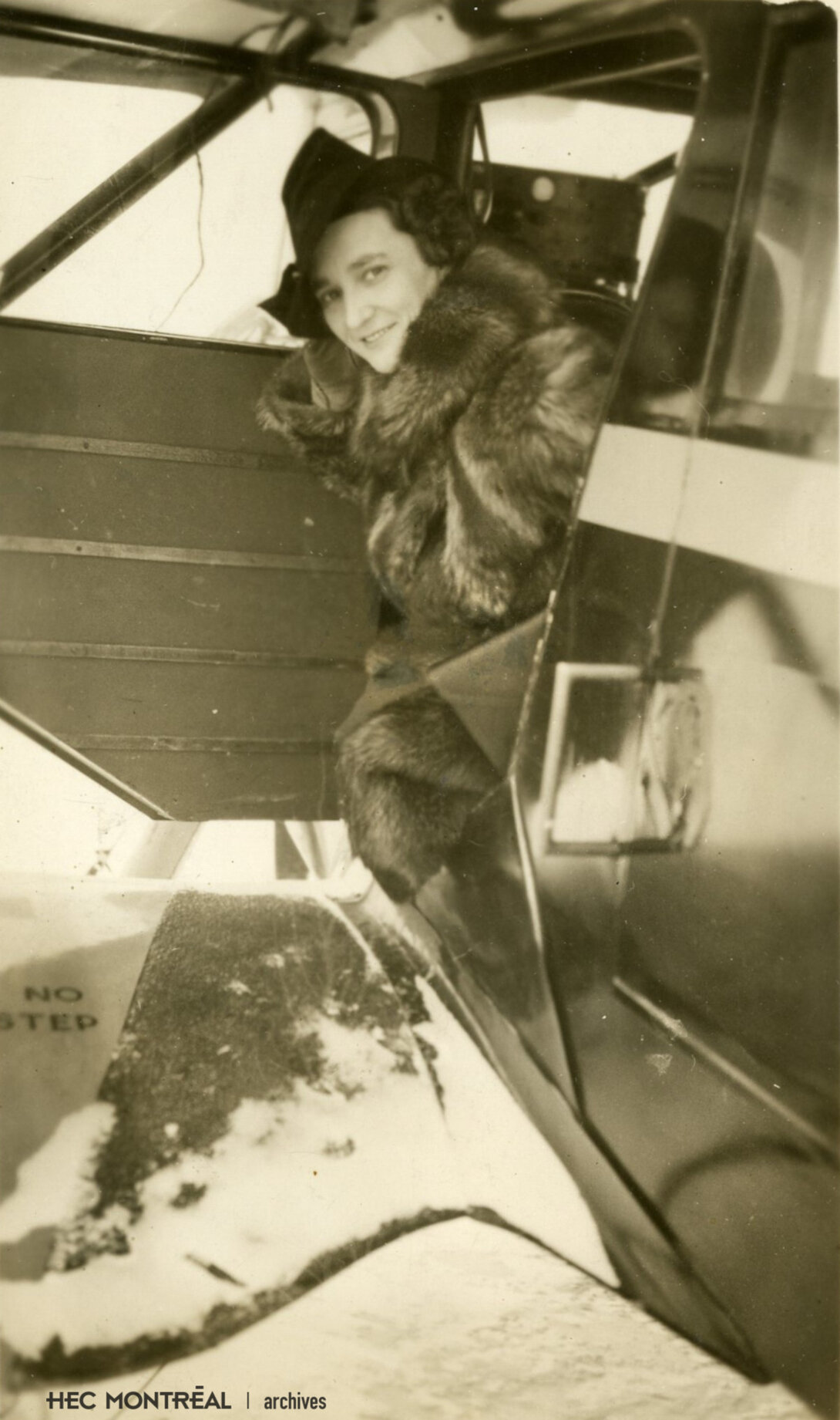   Description : Alma Lepage photographée à Rouyn, en Abitibi-Témiscamingue. Date : ca 1938 Crédit photo : Photographe inconnu Cote archivistique : P085/Z,0001