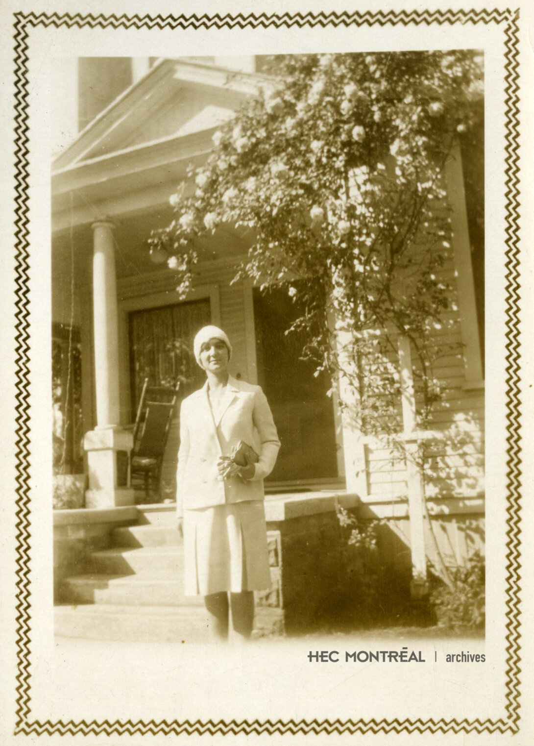   Description : Alma Lepage photographiée en Californie. Date : ca 1929 Crédit photo : Photographe inconnu Cote archivistique : P085/Z,0001